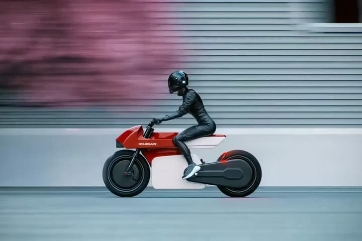 The e-moto runs on a dual motor system with 5 kW of power and can accelerate from 0 to 60 mph in 3.5 seconds