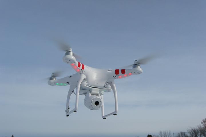 Gizmag takes a turn behind the joysticks of DJI's new Phantom 2 Vision quadcopter